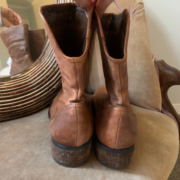 Nine West 7.5 Brown Tan Leather Boots Booties - Picture 3 of 6
